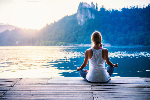 Difference between Yoga and Meditation Retreat